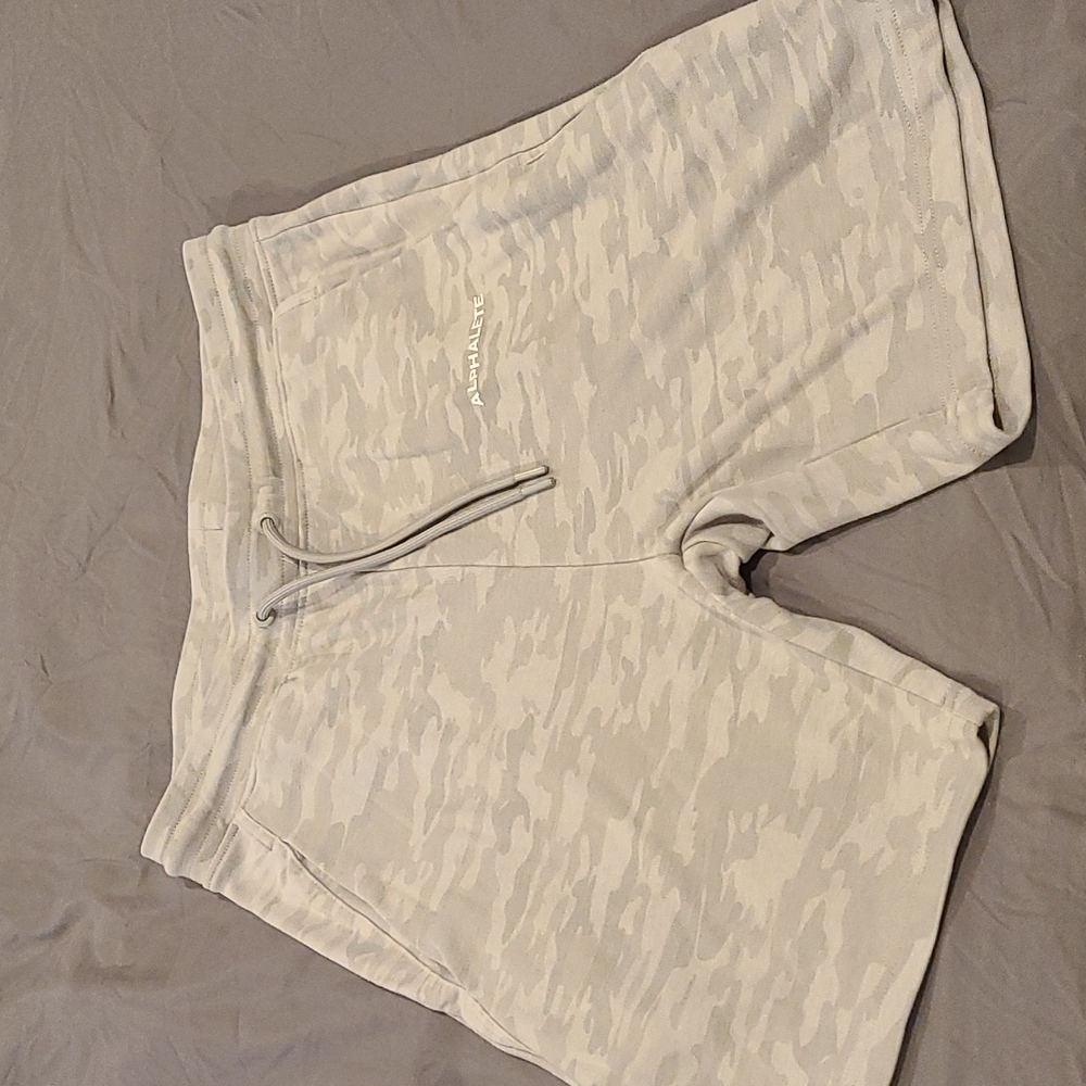 Alphalete Camo Men's Shorts